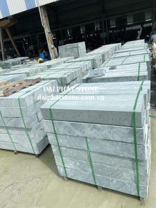 Đá bó vỉa xanh rêu