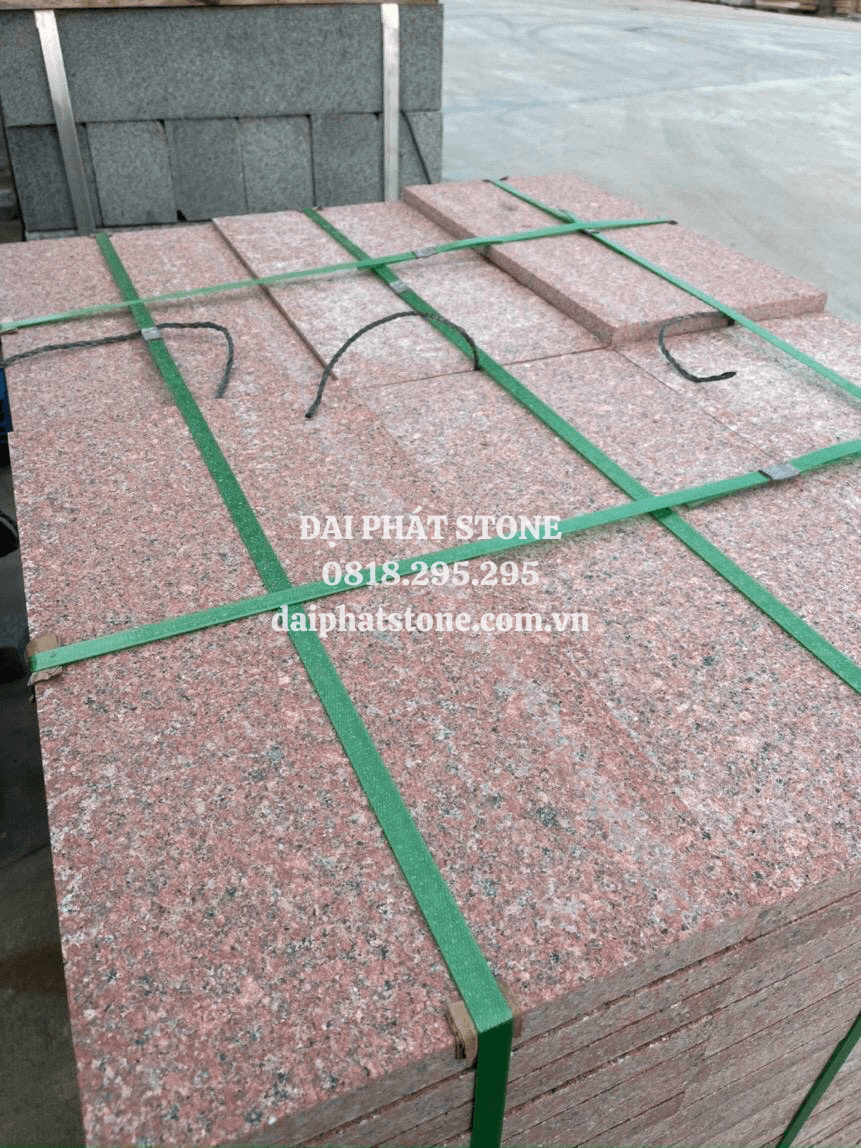 đá khò nhám đỏ đậm lát sân